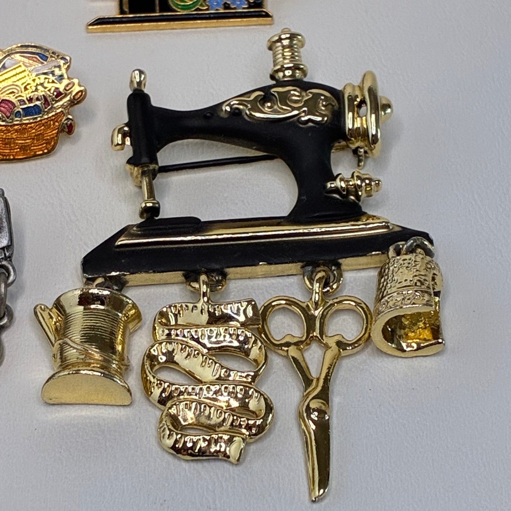 Vintage Sewing Brooch Pin Lot JJ AJC Avon Sewing Machine Scissors Thimble 5pc - Picture 5 of 11